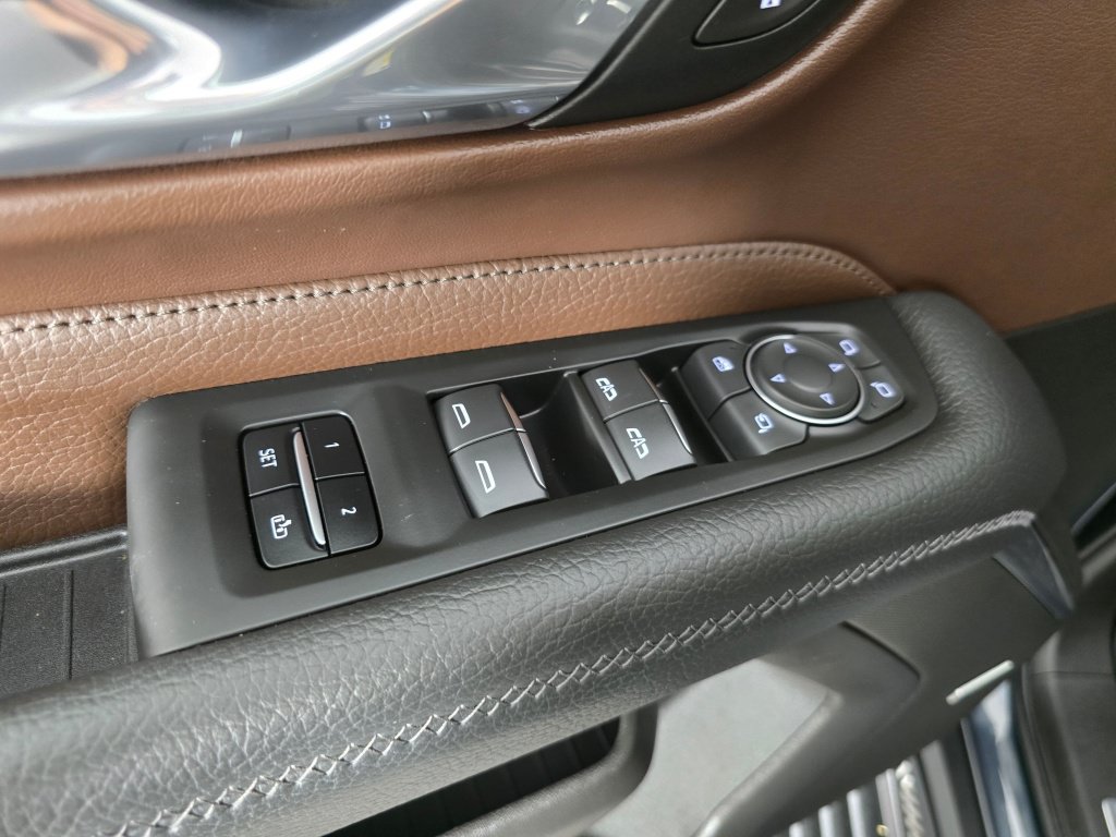 Used 2021 GMC Yukon Denali w/ Denali Ultimate Package AWD/4WD image 22