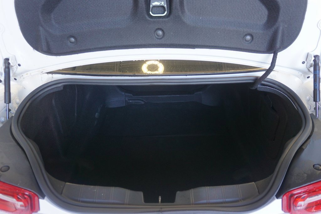 Used 2022 Chevrolet Camaro LT w/ Technology Package image 18