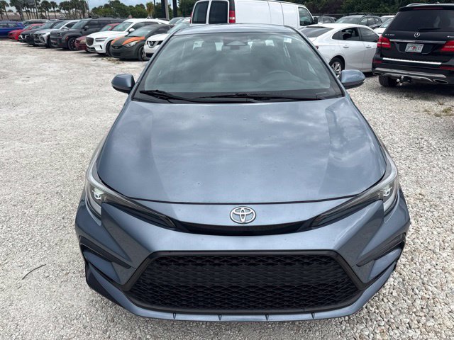 Used 2025 Toyota Corolla SE FWD image 2