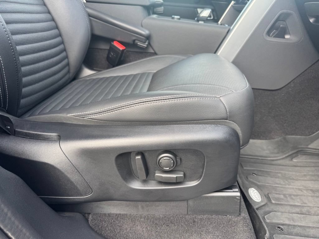 Used 2024 Land Rover Discovery S AWD/4WD image 18
