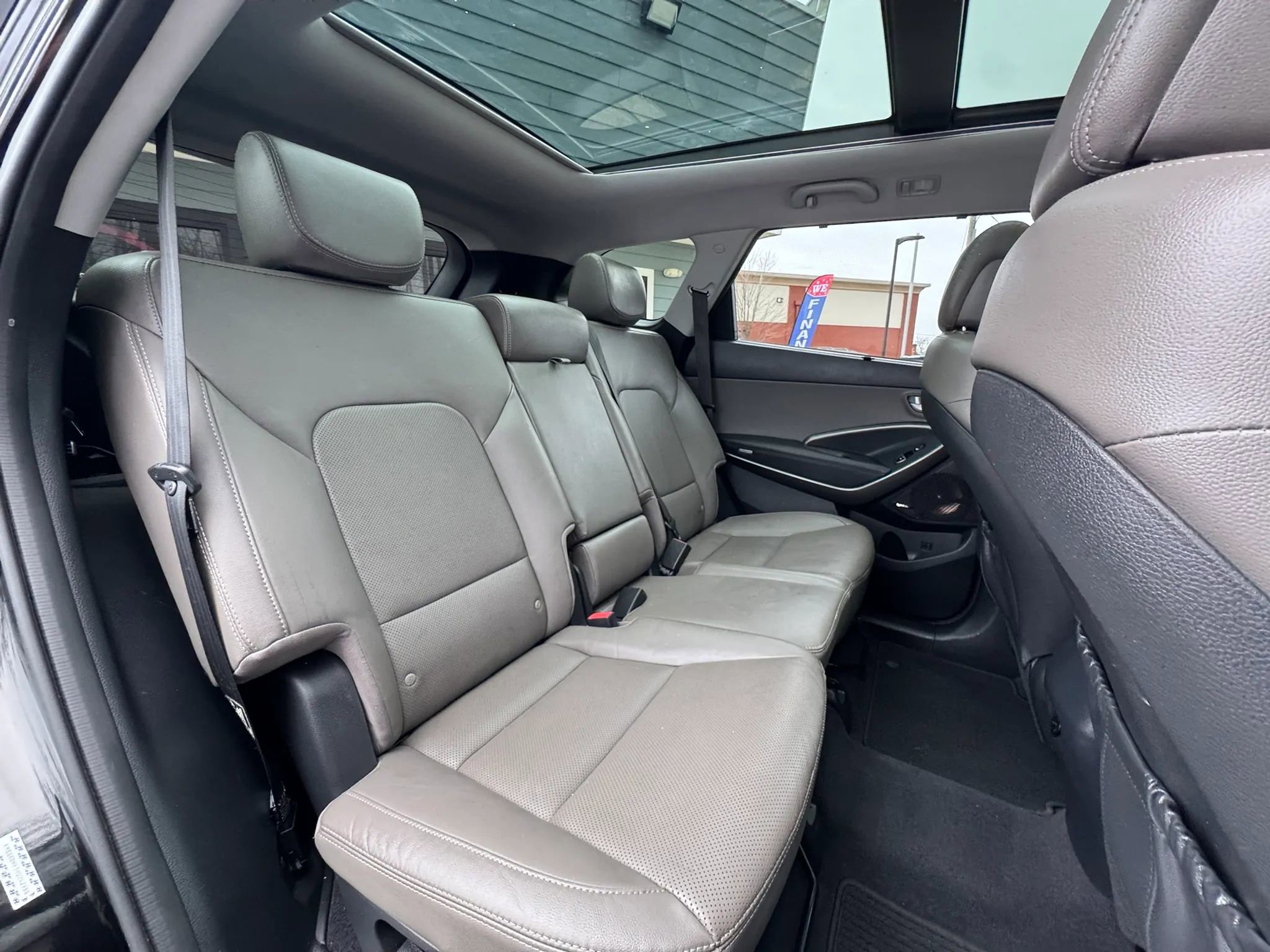 Used 2017 Hyundai Santa Fe AWD image 24