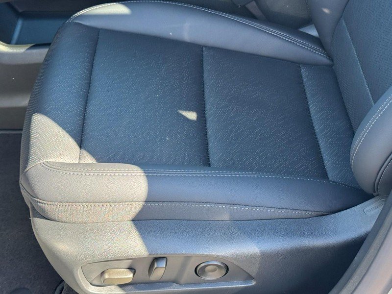 New 2027 Chevrolet Equinox LT w/ Convenience Package II AWD/4WD image 16
