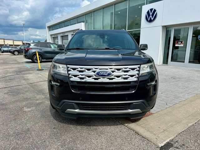Used 2019 Ford Explorer XLT w/ Equipment Group 202A FWD image 2