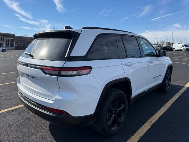 Used 2024 Jeep Grand Cherokee Altitude image 5