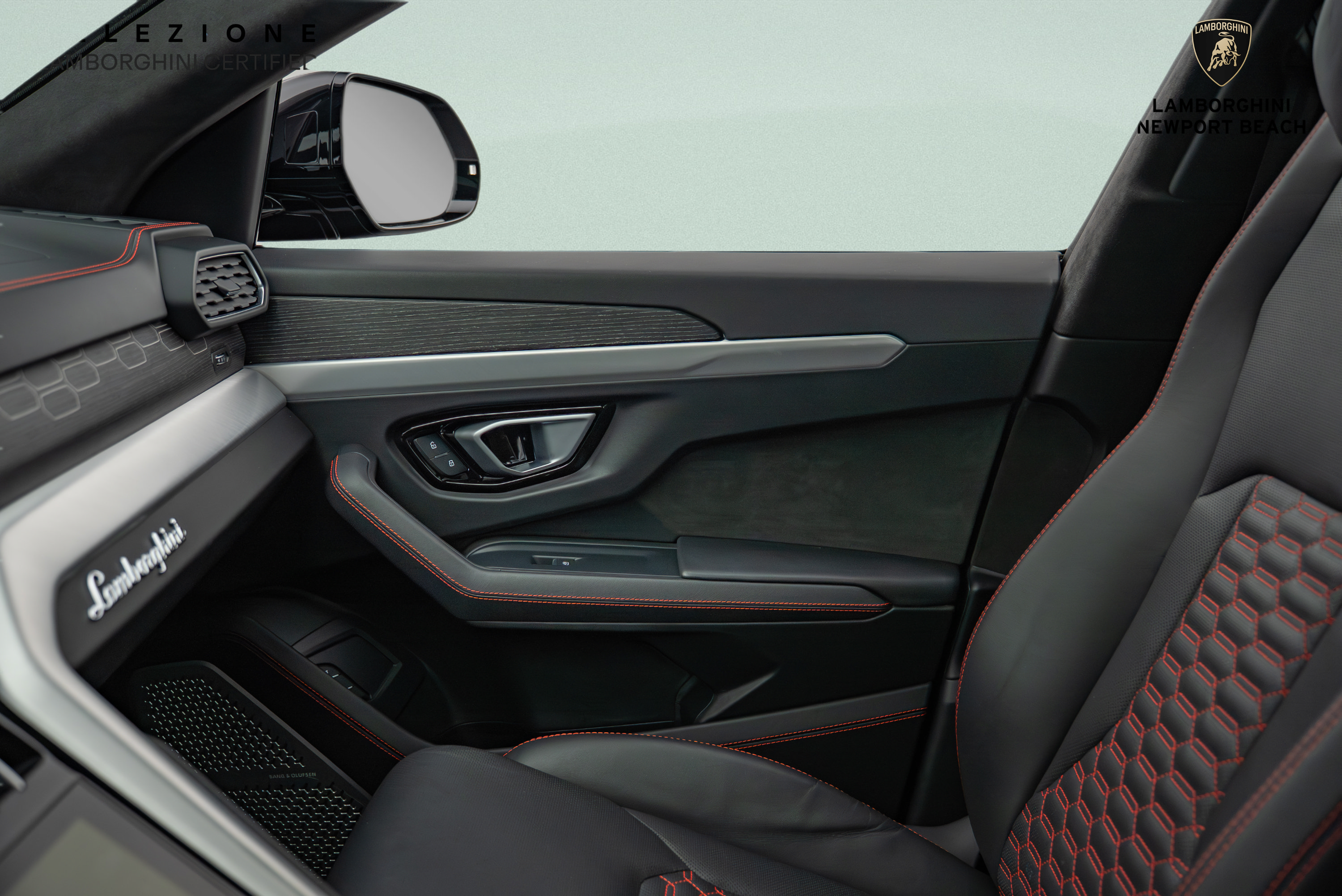 Used 2022 Lamborghini Urus AWD/4WD image 19