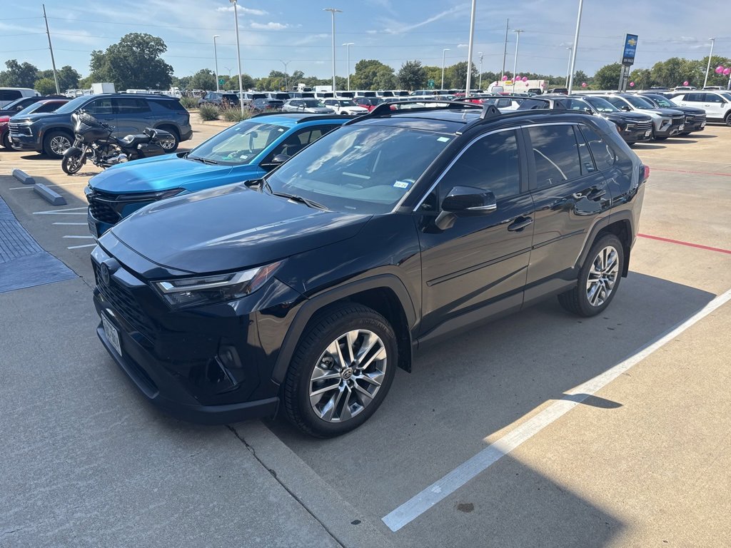 Used 2023 Toyota RAV4 XLE Premium image 3