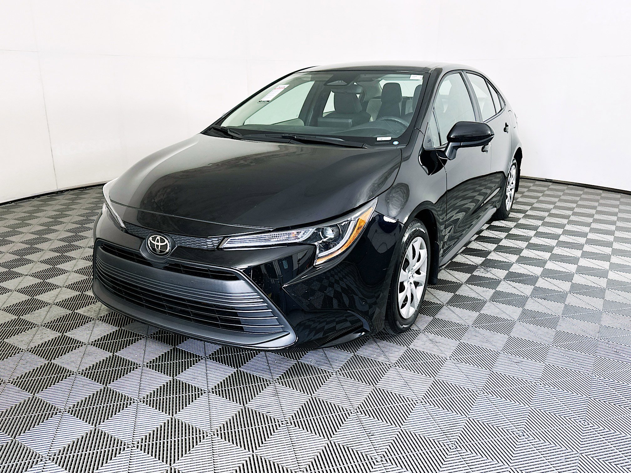 Used 2025 Toyota Corolla LE FWD image 7