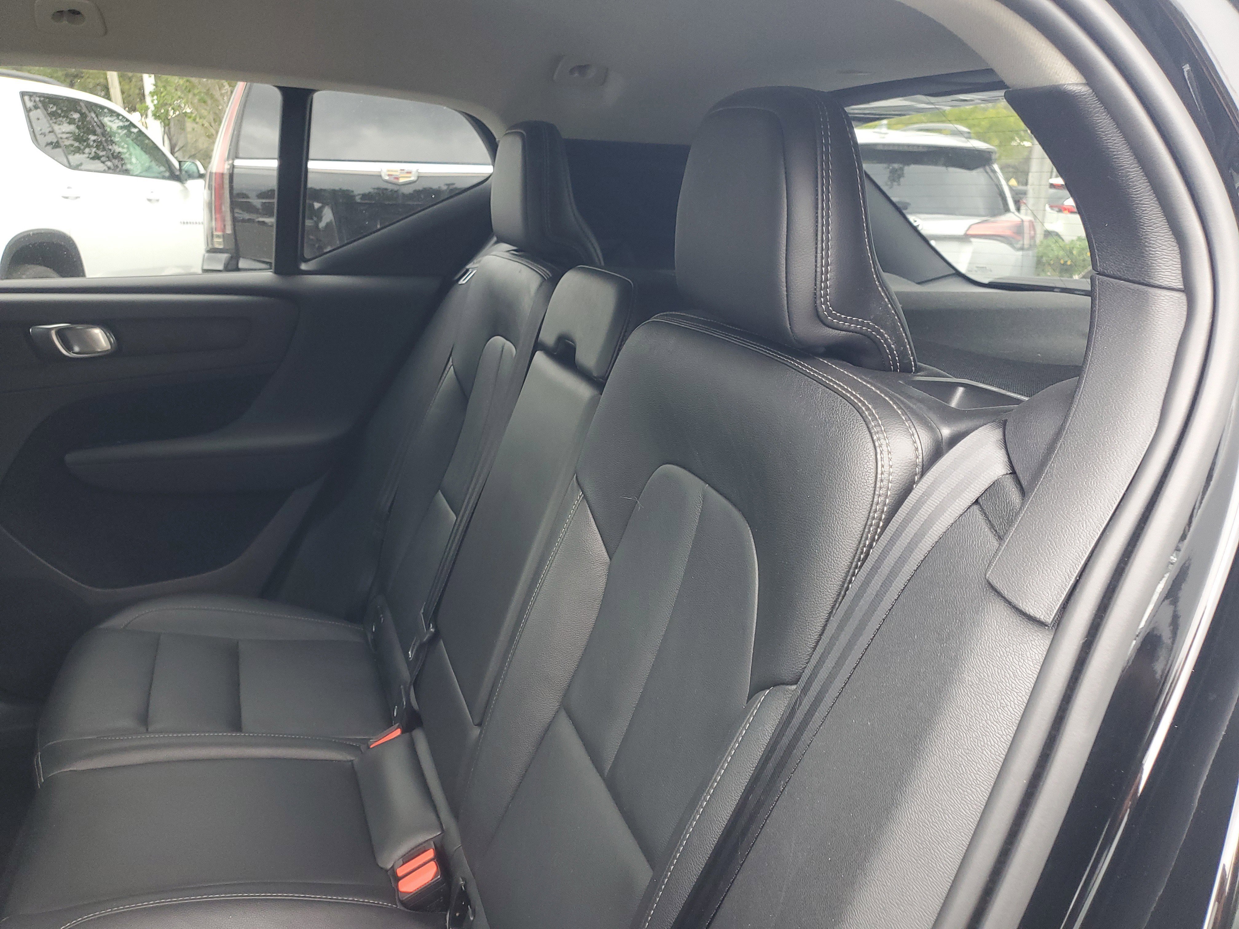 Used 2021 Volvo XC40 T4 Momentum w/ Protection Package Premier image 13