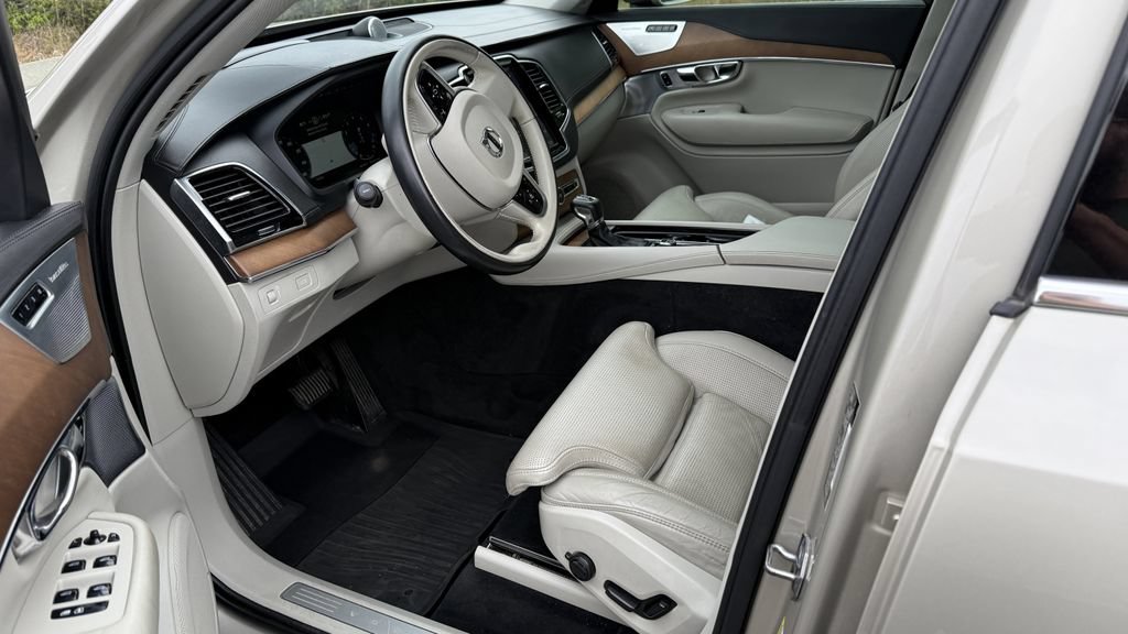 Used 2016 Volvo XC90 T6 Inscription w/ Vision Package AWD/4WD image 3