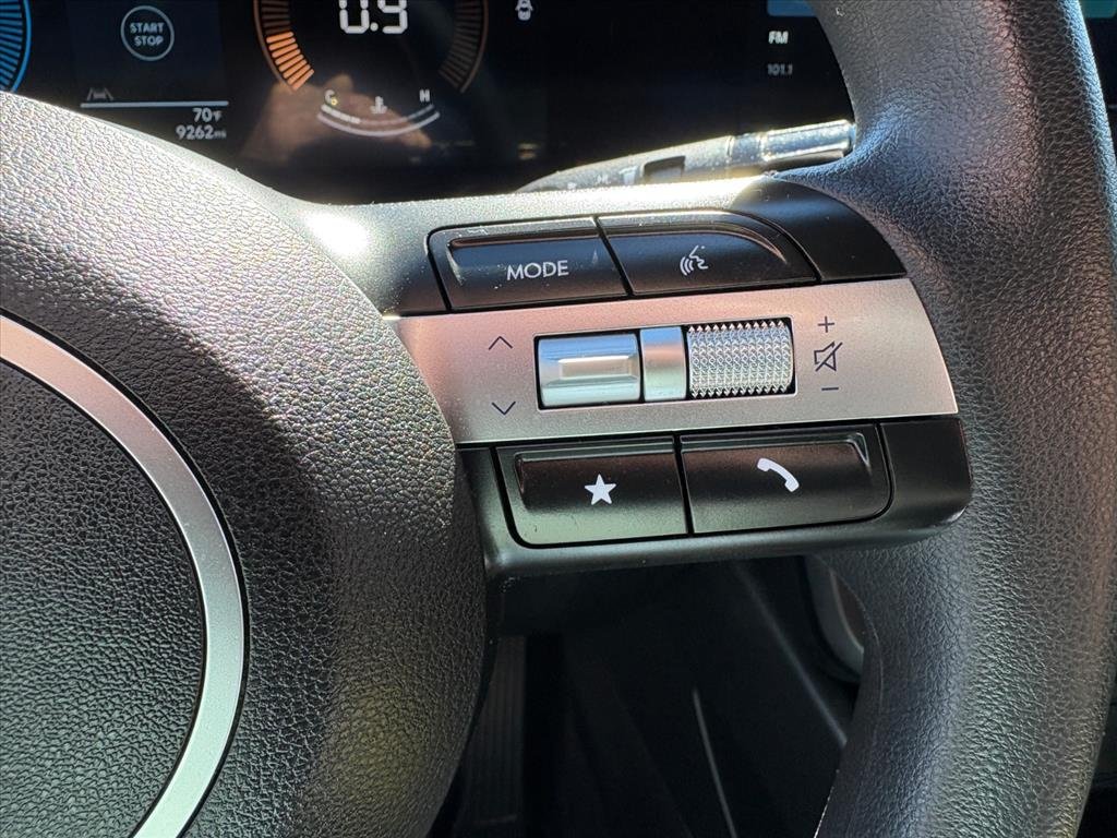 Certified 2025 Hyundai Santa Cruz SE FWD image 12