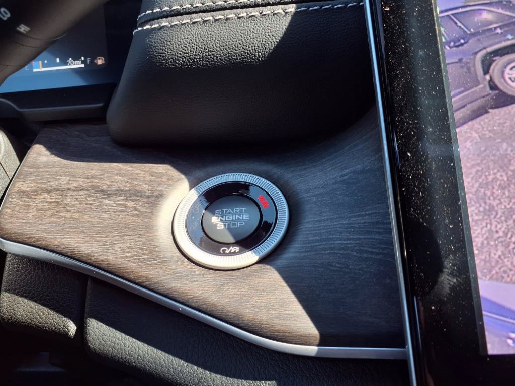 Certified 2025 Jeep Grand Cherokee Limited w/ Black Appearance Package AWD/4WD image 19