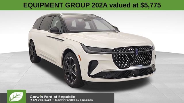 Used 2024 Lincoln Nautilus Reserve w/ Equipment Group 202A image 1