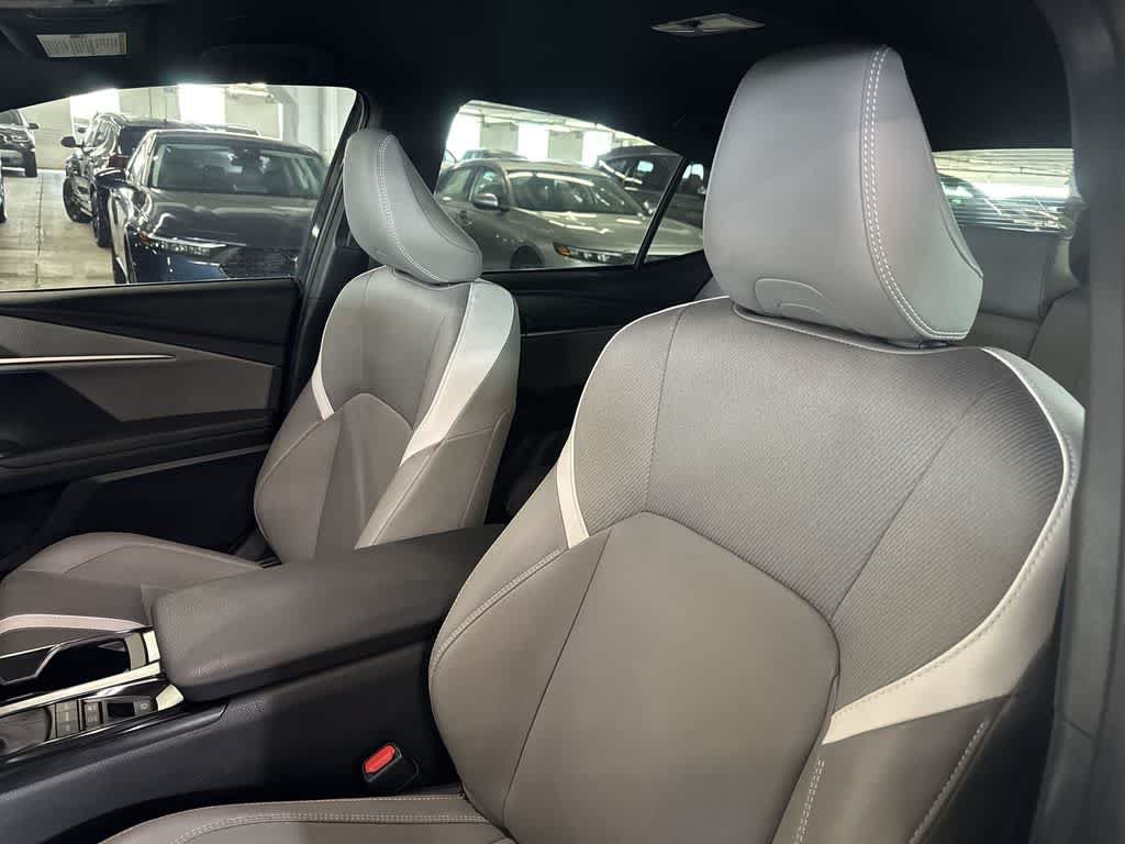 Used 2025 Toyota Camry SE FWD image 13