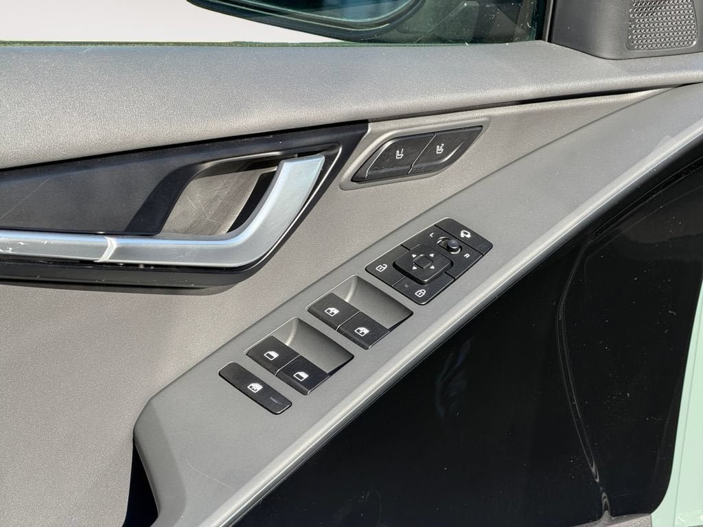 Used 2025 Kia Niro FWD image 21