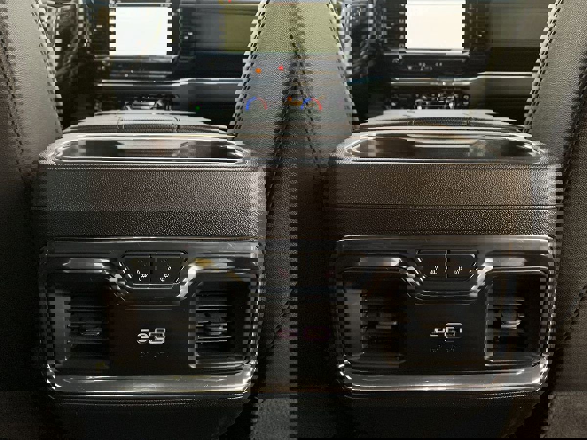 Used 2024 GMC Sierra 3500 SLT w/ SLT Premium Package image 31