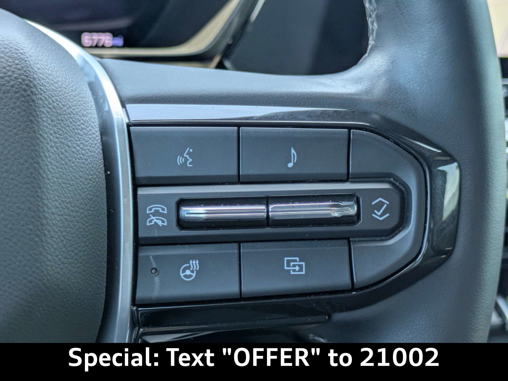 Used 2025 Chevrolet Colorado ZR2 w/ Technology Package AWD/4WD image 29
