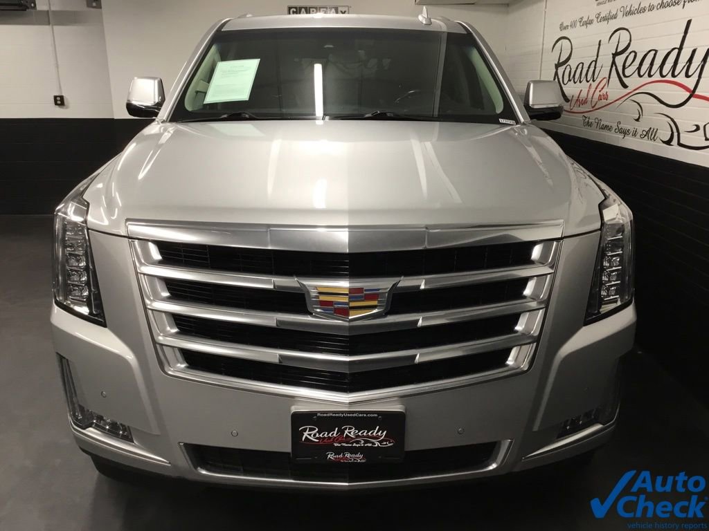 Used 2017 Cadillac Escalade Luxury AWD/4WD image 4