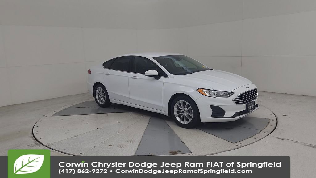 Used 2020 Ford Fusion SE FWD image 3