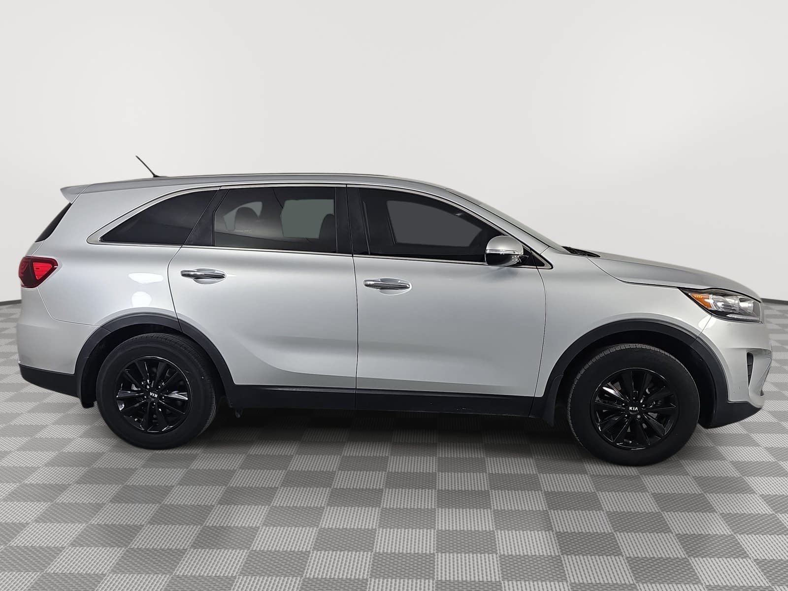 Used 2020 Kia Sorento LX FWD image 9