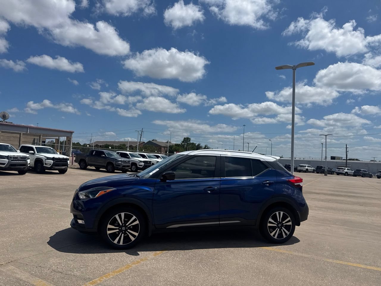Certified 2019 Nissan Kicks SR w/ SR Premium Package FWD image 11