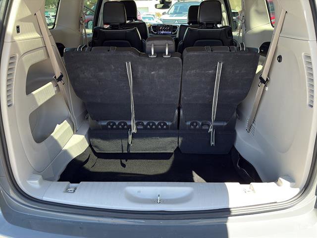 Used 2023 Chrysler Pacifica Limited image 32