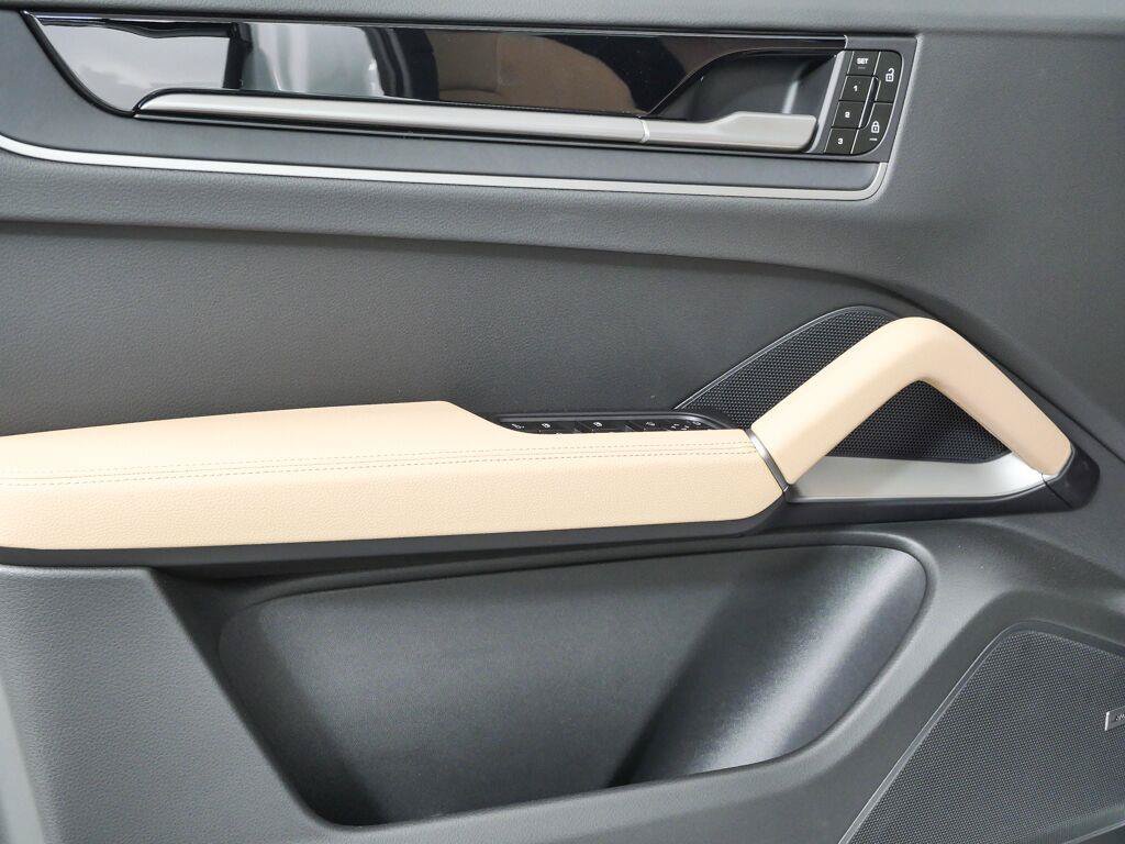 New 2026 Porsche Cayenne Coupe AWD/4WD image 6