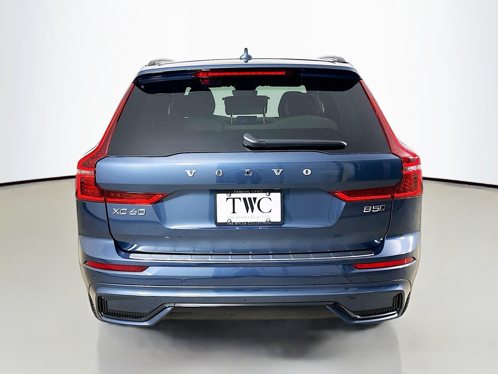 New 2026 Volvo XC60 B5 Plus w/ Protection Package Premier AWD/4WD image 6