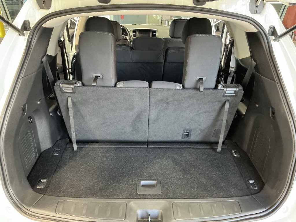 Used 2018 Nissan Pathfinder SV image 27