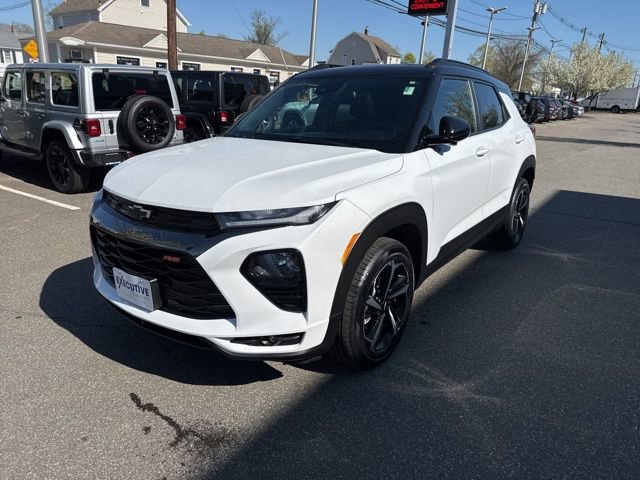 Used 2023 Chevrolet TrailBlazer RS w/ Sun and Liftgate Package AWD/4WD image 2
