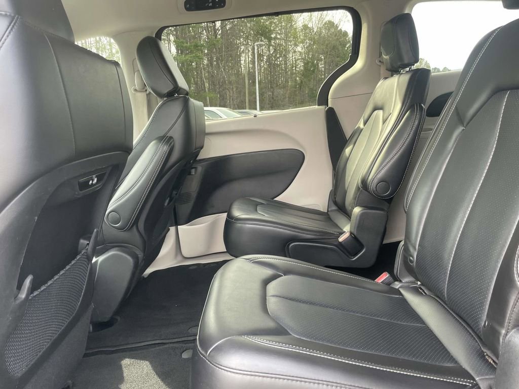 Certified 2023 Chrysler Pacifica Touring-L image 20