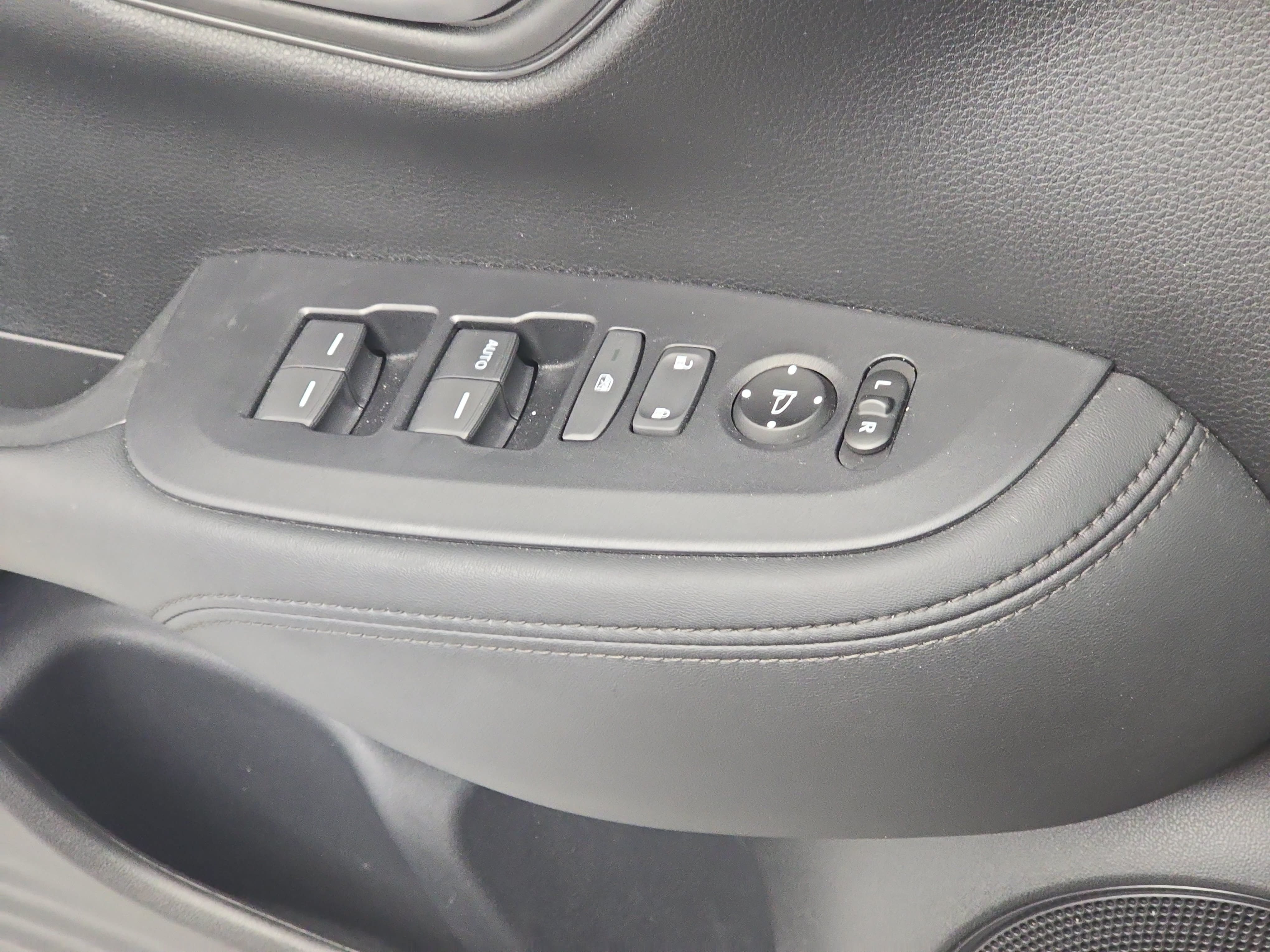 Used 2024 Honda HR-V LX image 27