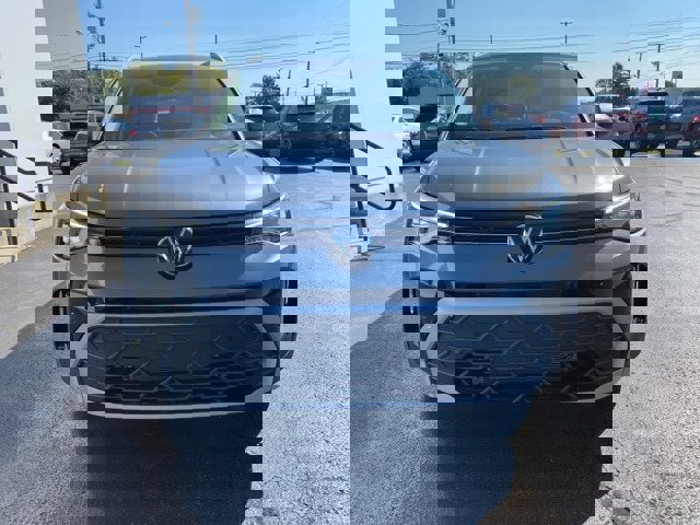 New 2025 Volkswagen Taos SE image 7