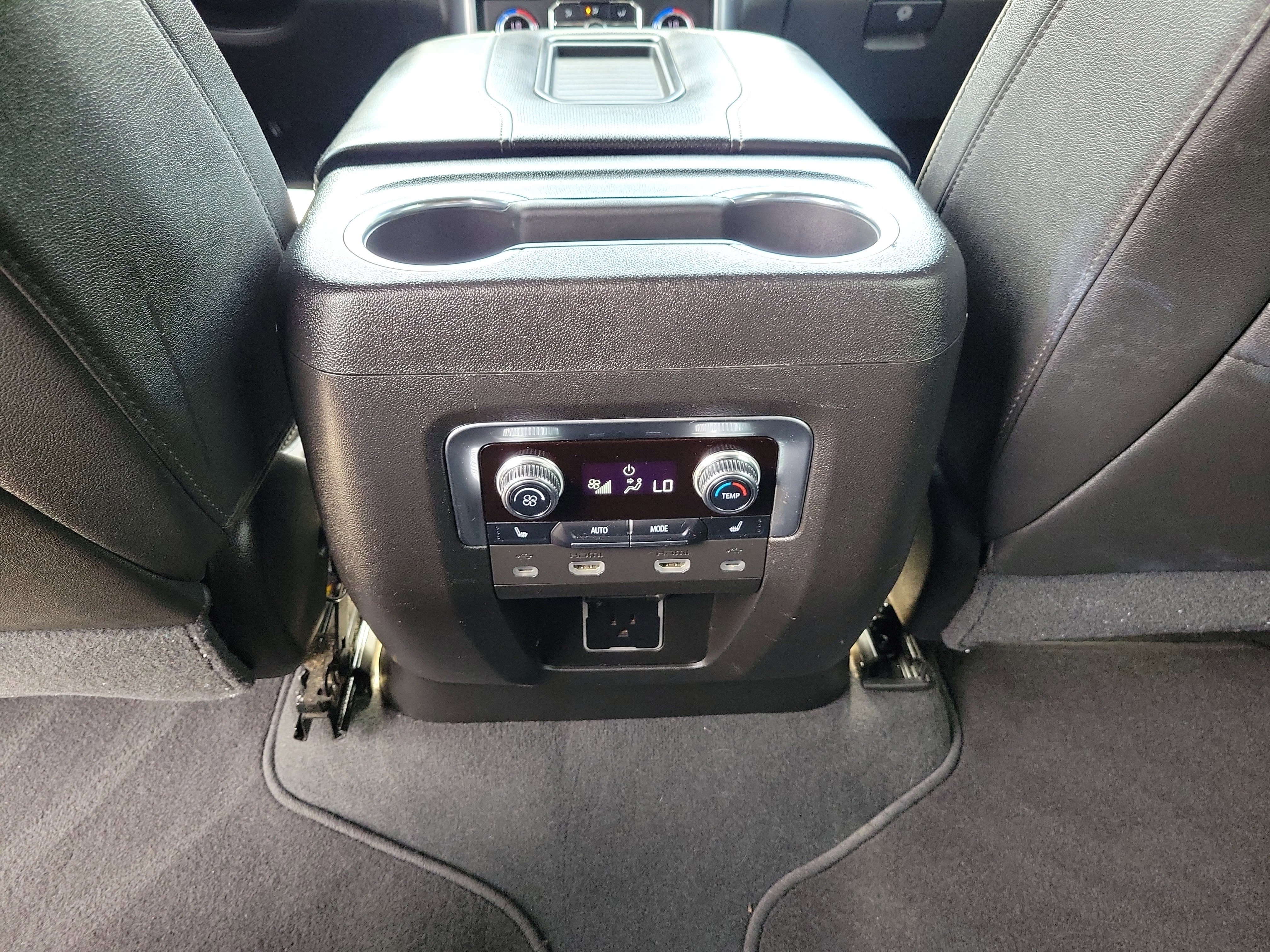 Used 2021 GMC Yukon XL SLT w/ SLT Premium Package image 12