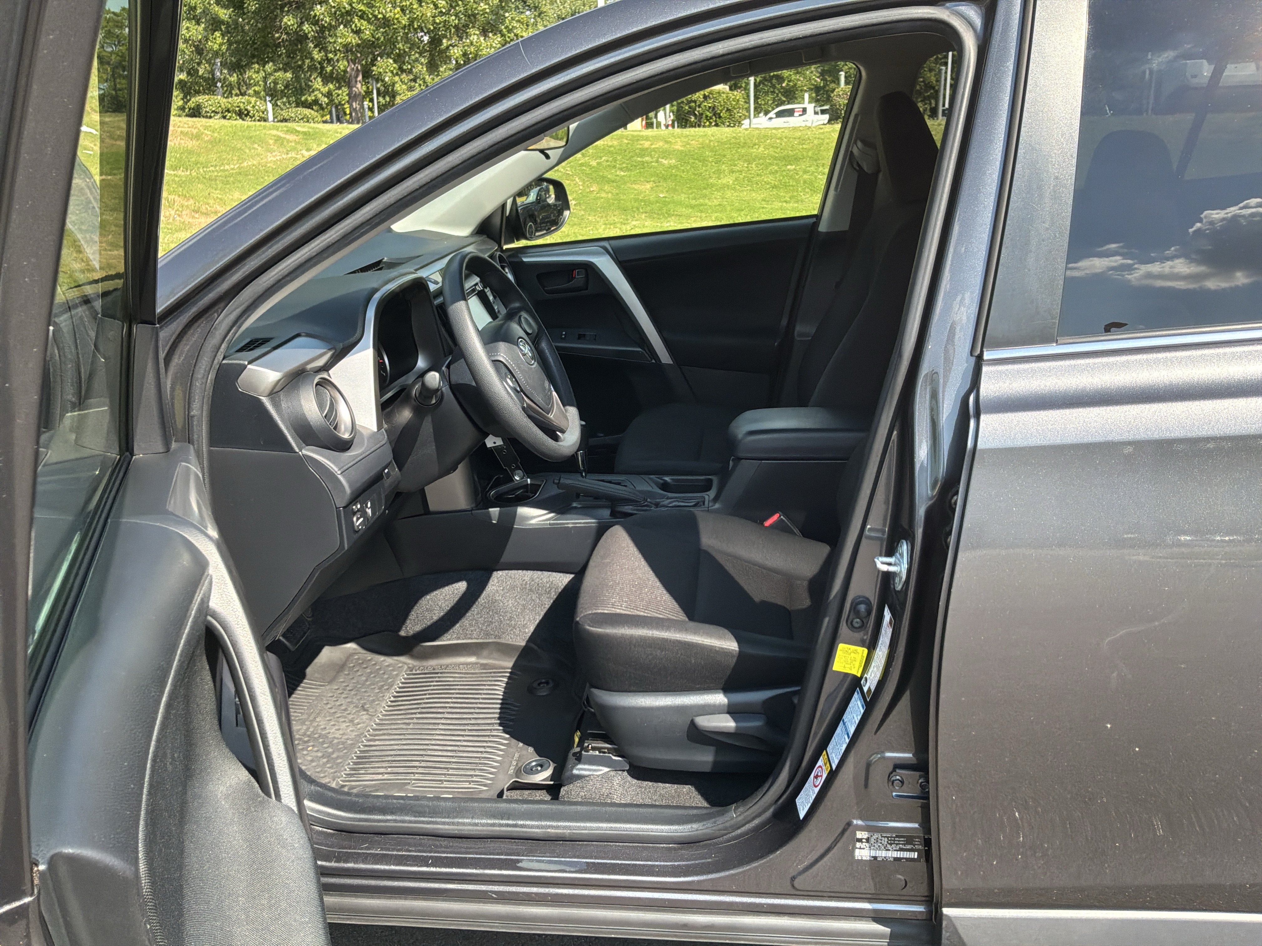 Used 2016 Toyota RAV4 LE AWD/4WD image 16