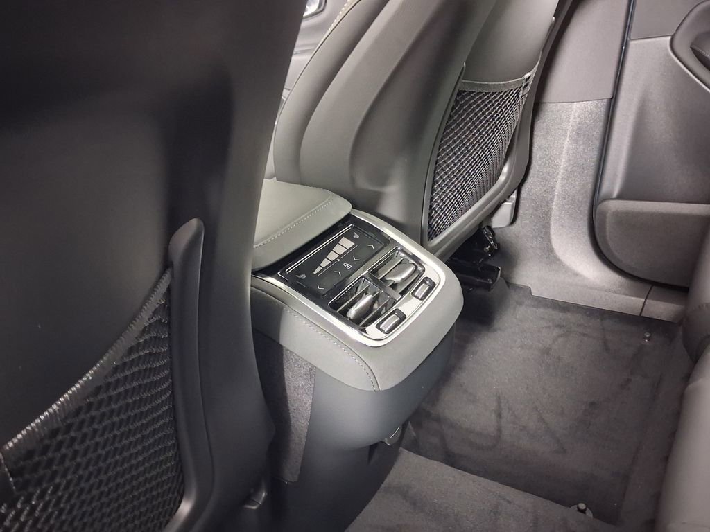 Used 2025 Volvo XC90 B6 Plus w/ Protection Package Premier AWD/4WD image 19