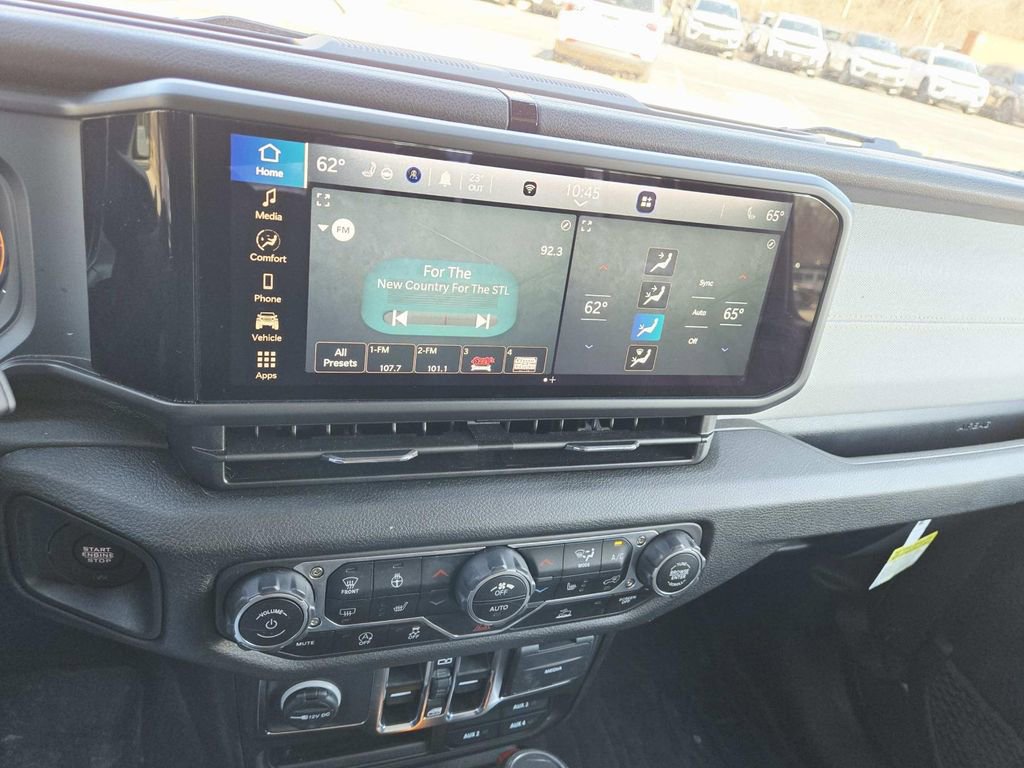 Certified 2025 Jeep Gladiator Sport image 25