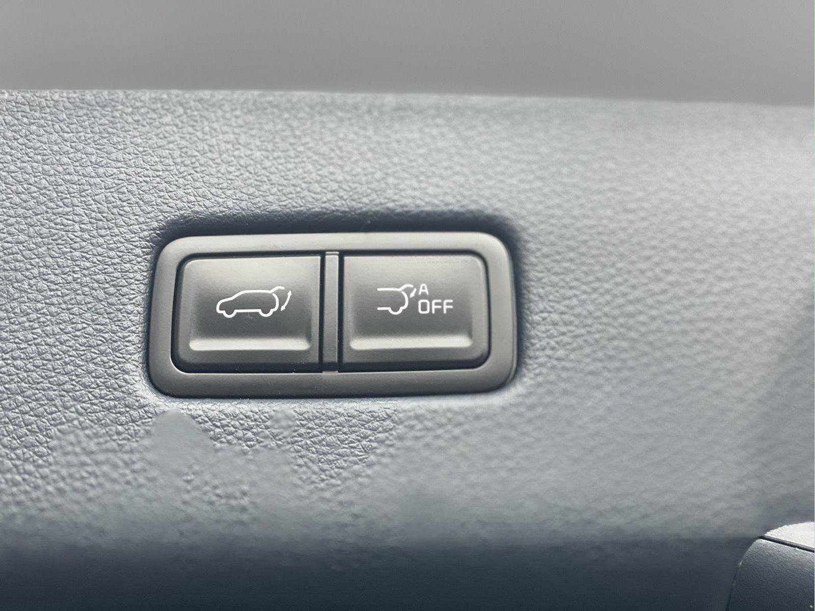 Used 2025 Kia Carnival EX FWD image 12