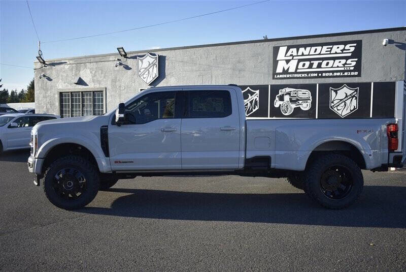 Used 2025 Ford F450 Platinum w/ FX4 Off-Road Package image 2