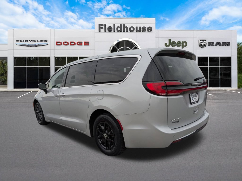 Used 2024 Chrysler Pacifica Touring-L FWD image 12