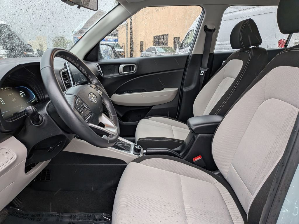 Used 2025 Hyundai Venue SEL image 15