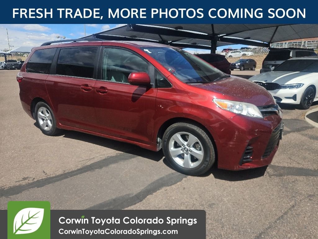 Used 2019 Toyota Sienna LE w/ Carpet Mat Package FWD image 2