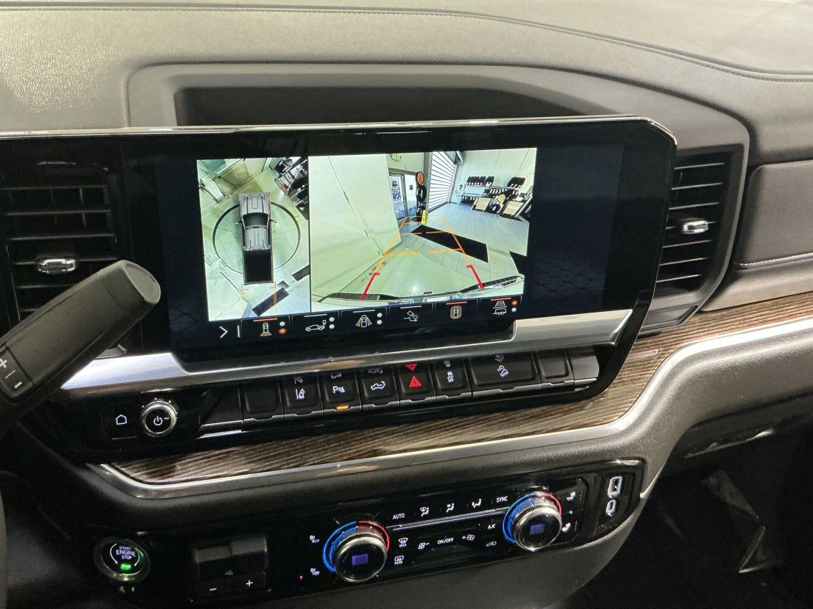 Used 2024 GMC Sierra 3500 SLE image 27