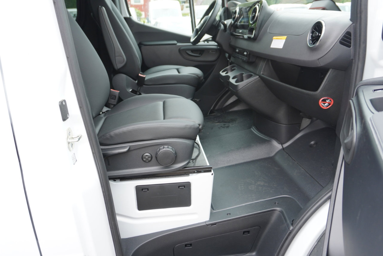 Used 2025 Mercedes-Benz Sprinter 2500 image 19