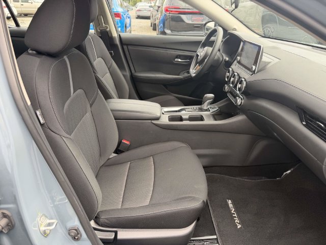 Used 2025 Nissan Sentra SV FWD image 11