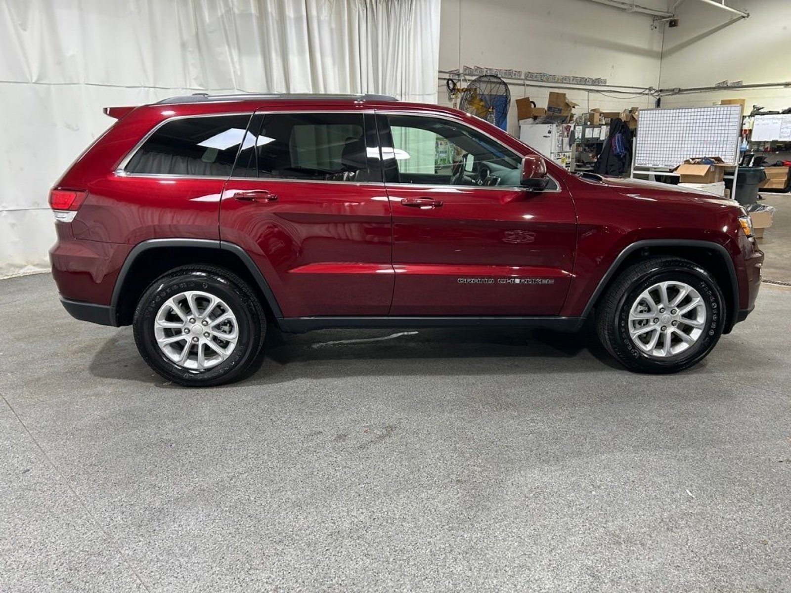 Used 2021 Jeep Grand Cherokee Laredo w/ Security & Convenience Group AWD/4WD image 9