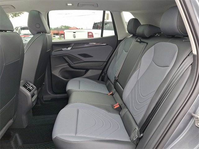 New 2025 Volkswagen Tiguan SE image 13
