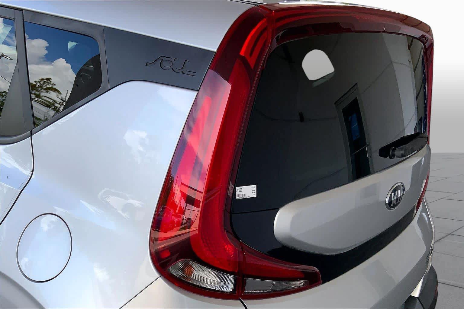 Used 2020 Kia Soul S FWD image 28