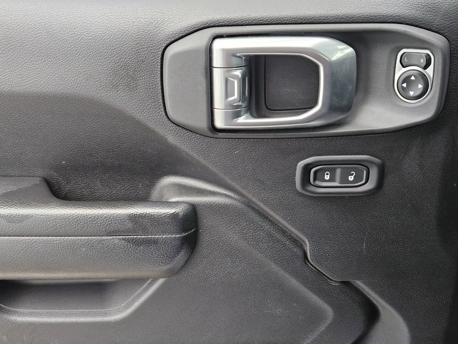 Used 2024 Jeep Gladiator Sport image 30