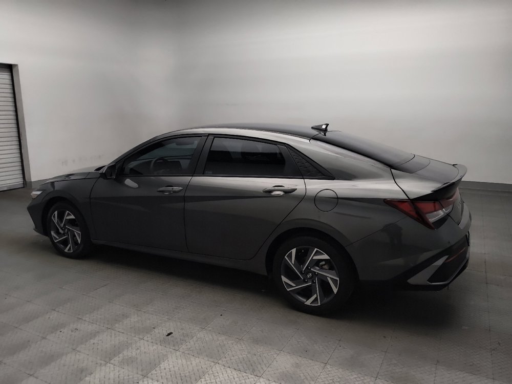 Used 2025 Hyundai Elantra Sport FWD image 3