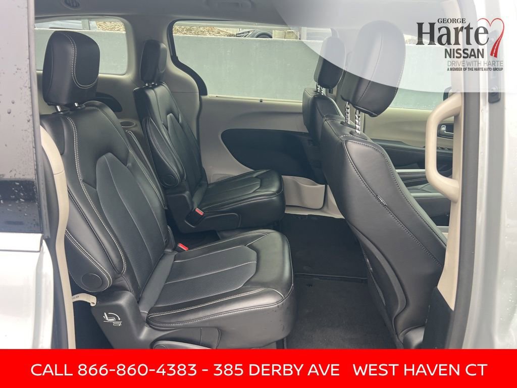 Used 2024 Chrysler Pacifica Touring-L image 37
